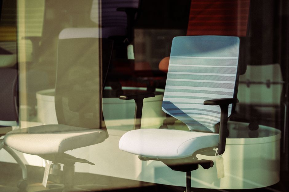 comfortable ergonomic chair for elderly